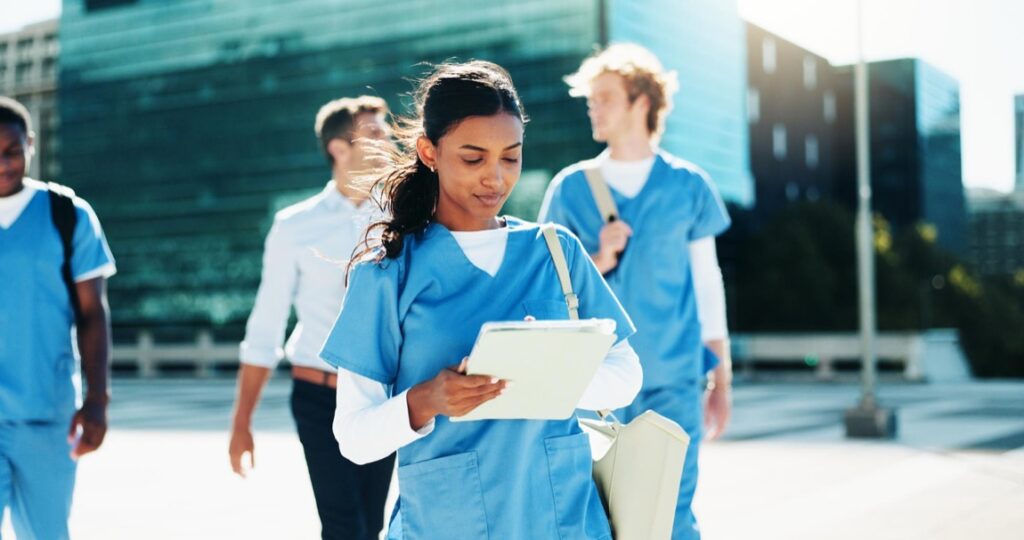 Negocjacje warunków umowy ubezpieczeniowej to szansa na uzyskanie lepszej ceny oraz bardziej kompleksowej ochrony