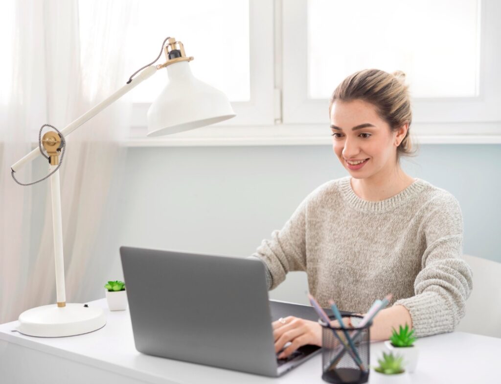 HP EliteBook 840 G11 to więcej niż tylko laptop – to narzędzie stworzone do pokonywania barier produktywności i kreatywności